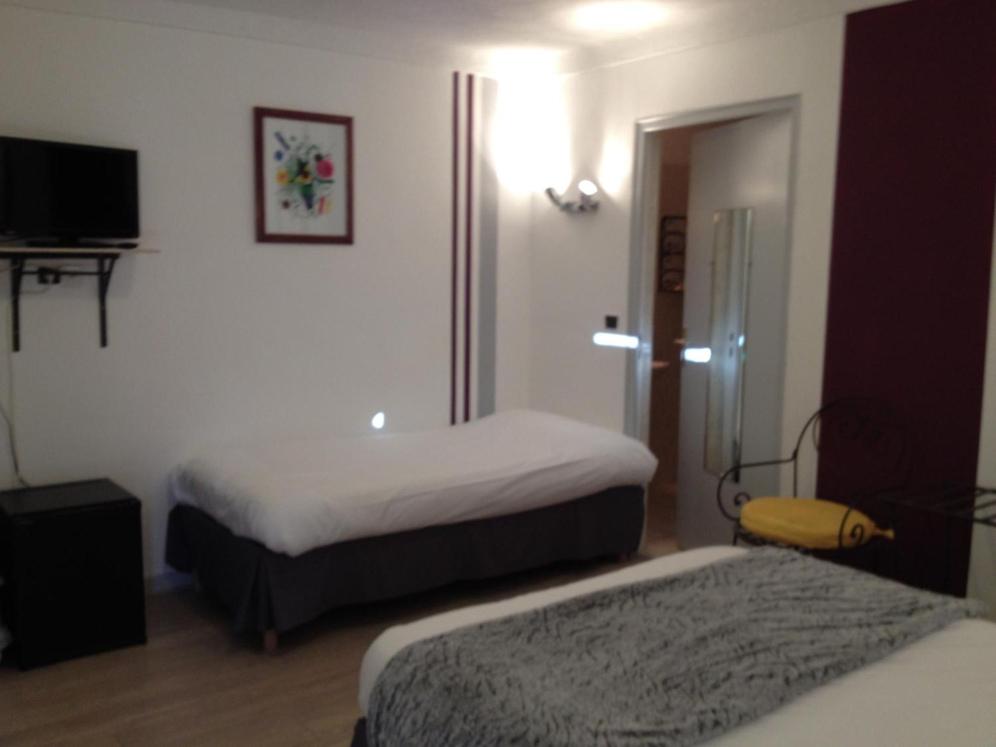 Hotel Lou Caleu Restaurant Le Rocher Des Abeilles Saint-Martin-de-Castillon Eksteriør billede